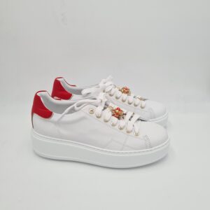 Crown sneaker bianca con charms e gonfietto rosso