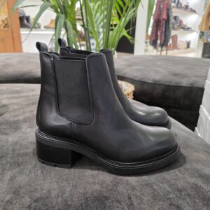 Beatles pelle nera